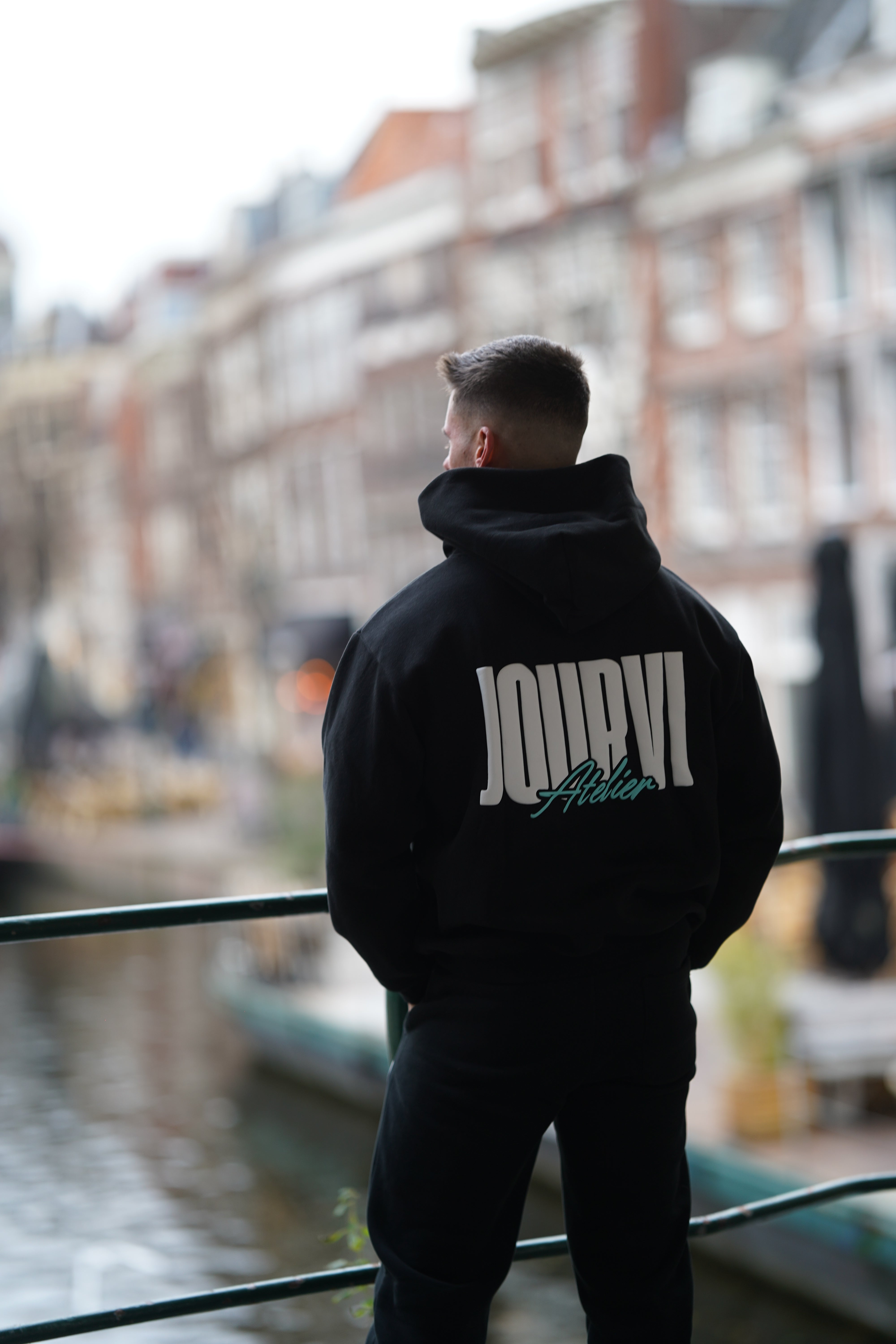 Jourvi Essential Hoodie Zwart